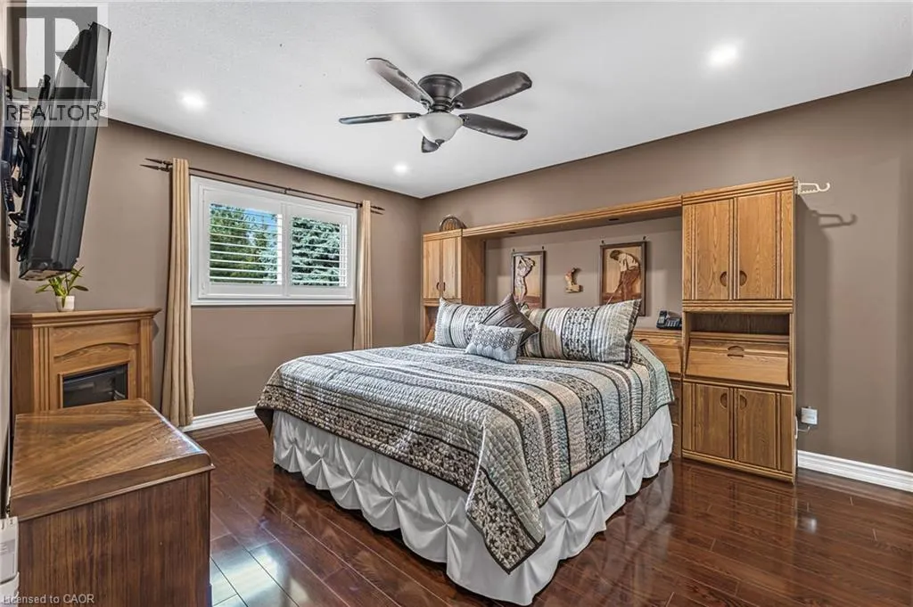8 OAKRIDGE Boulevard