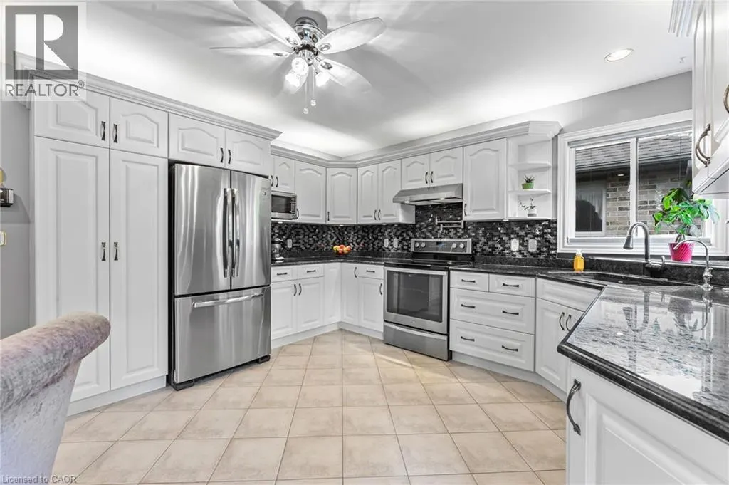 8 OAKRIDGE Boulevard