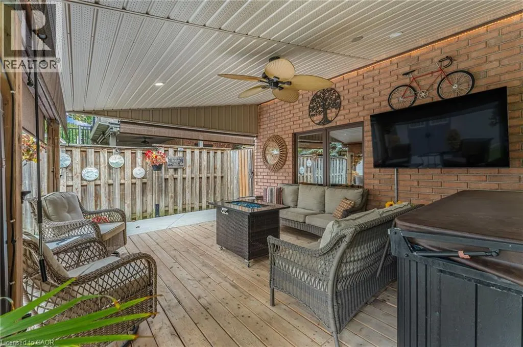8 OAKRIDGE Boulevard