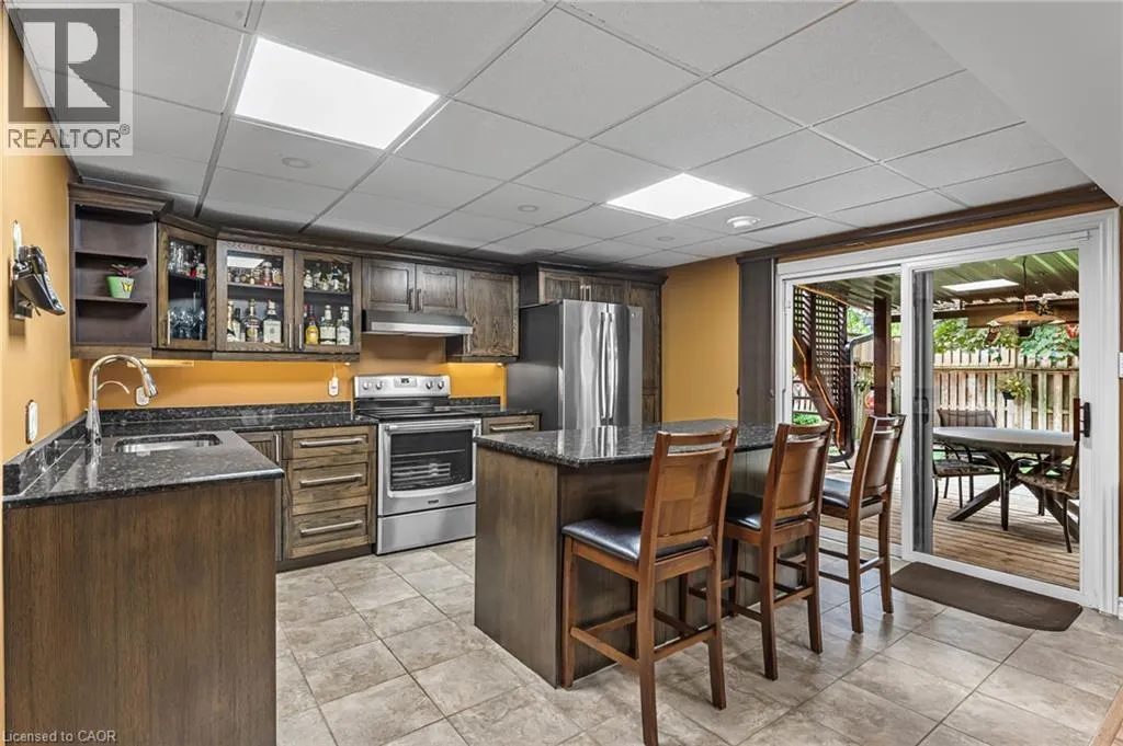 8 OAKRIDGE Boulevard
