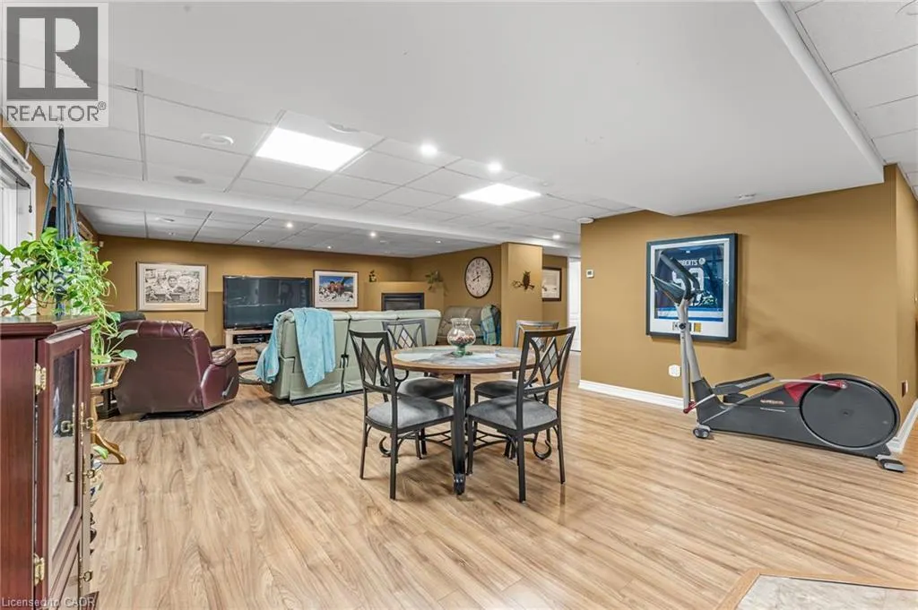 8 OAKRIDGE Boulevard