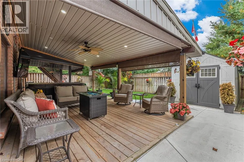 8 OAKRIDGE Boulevard
