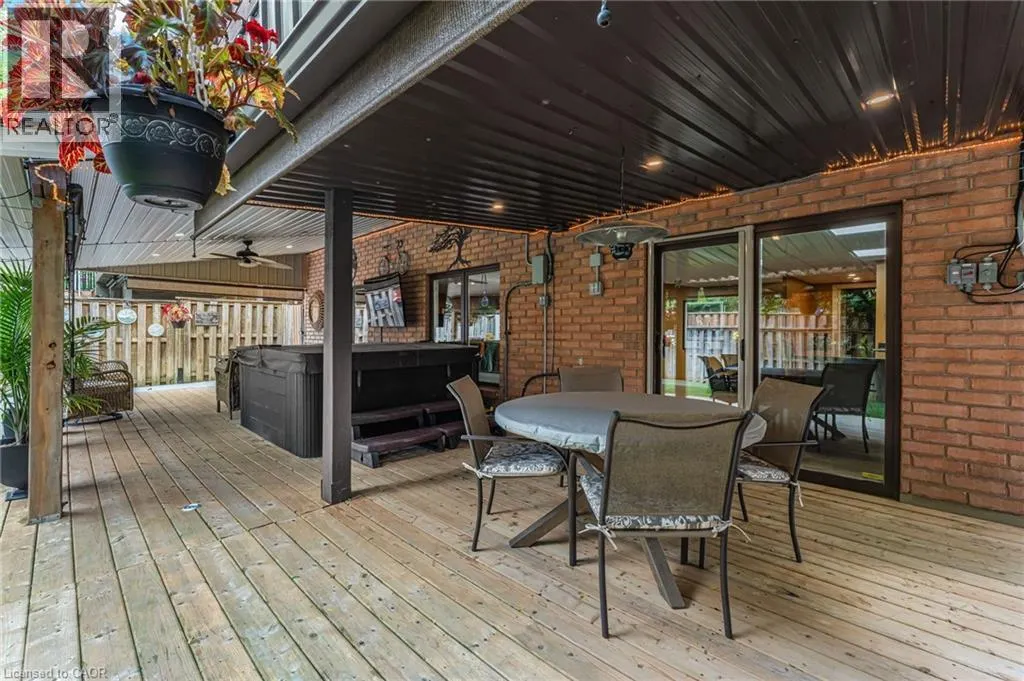 8 OAKRIDGE Boulevard