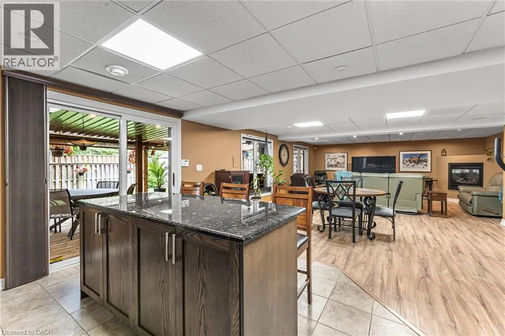 8 OAKRIDGE Boulevard