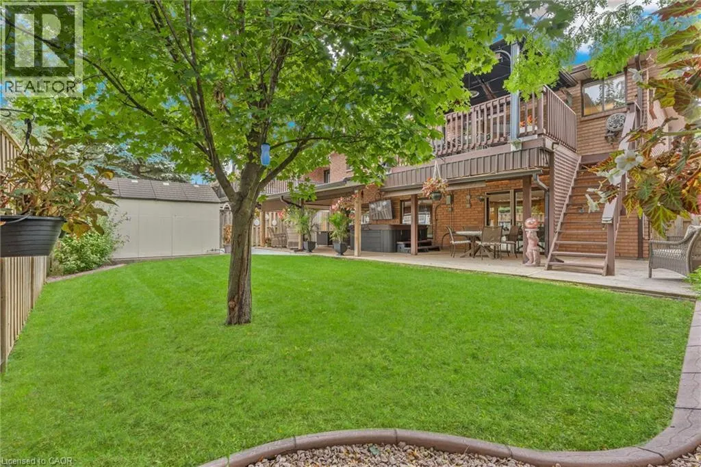 8 OAKRIDGE Boulevard