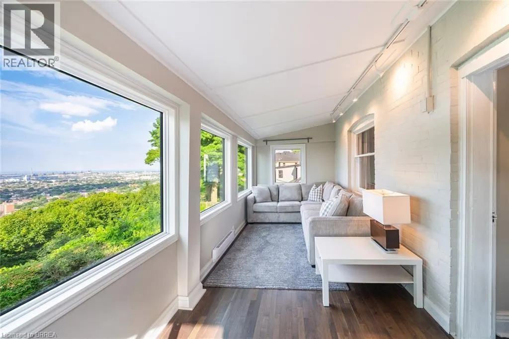 47 MOUNTAIN PARK Avenue
