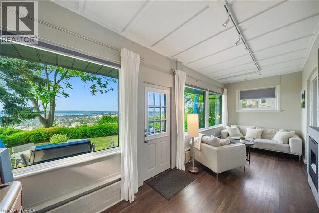 47 MOUNTAIN PARK Avenue