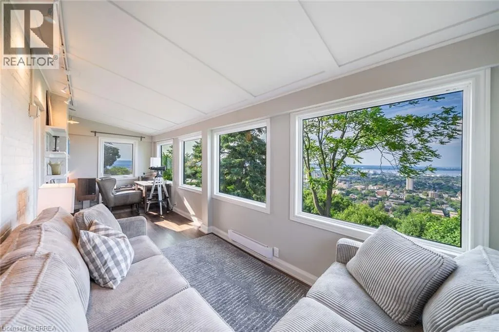 47 MOUNTAIN PARK Avenue