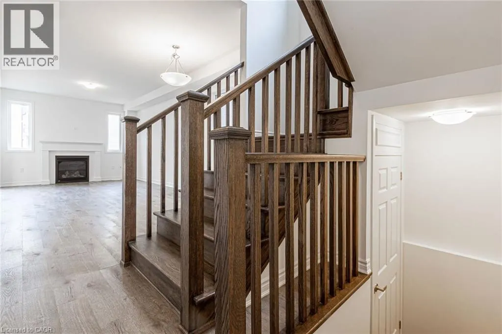 1832 THAMES Circle