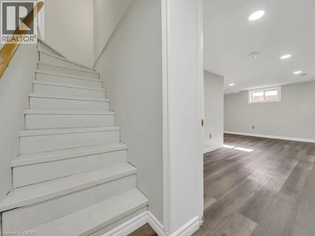 860 VINE Street