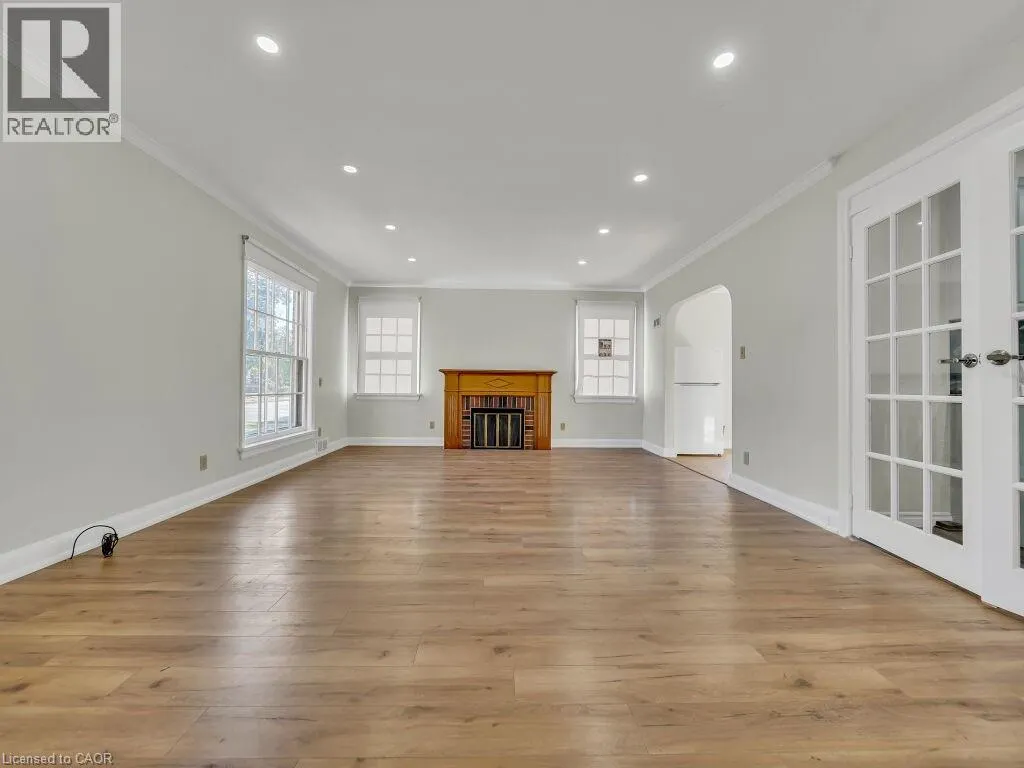 860 VINE Street