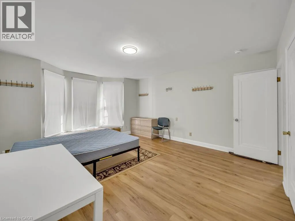 860 VINE Street
