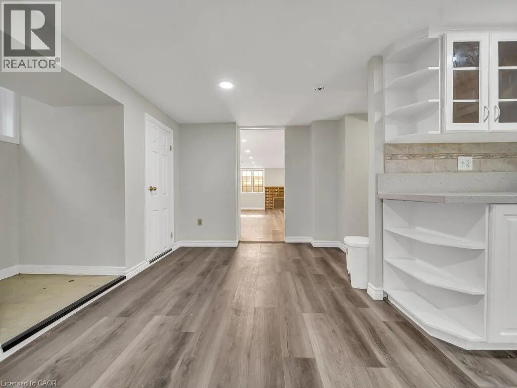 860 VINE Street