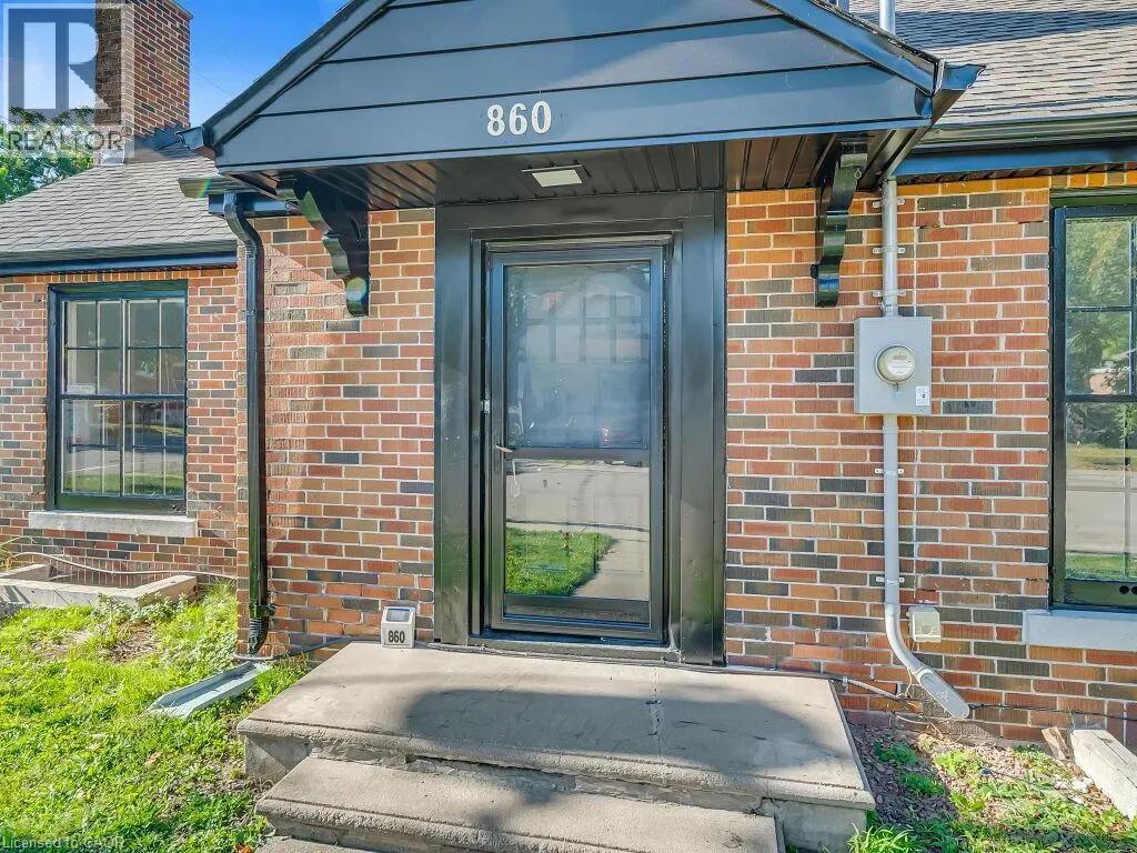 860 VINE Street