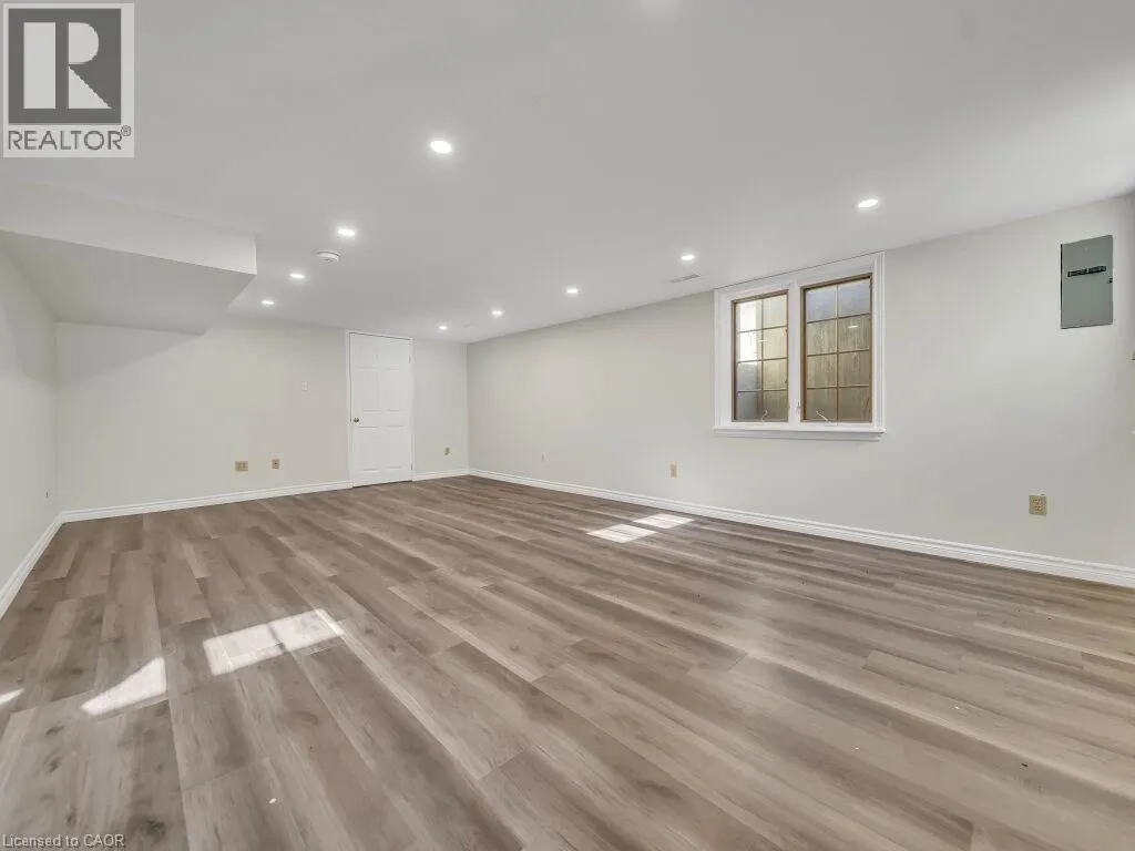 860 VINE Street