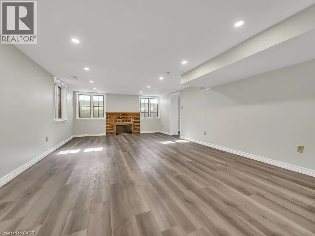 860 VINE Street