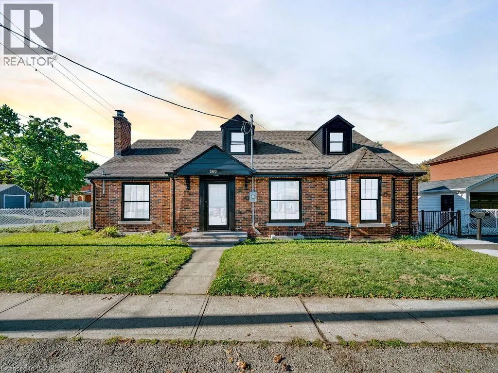 860 VINE Street