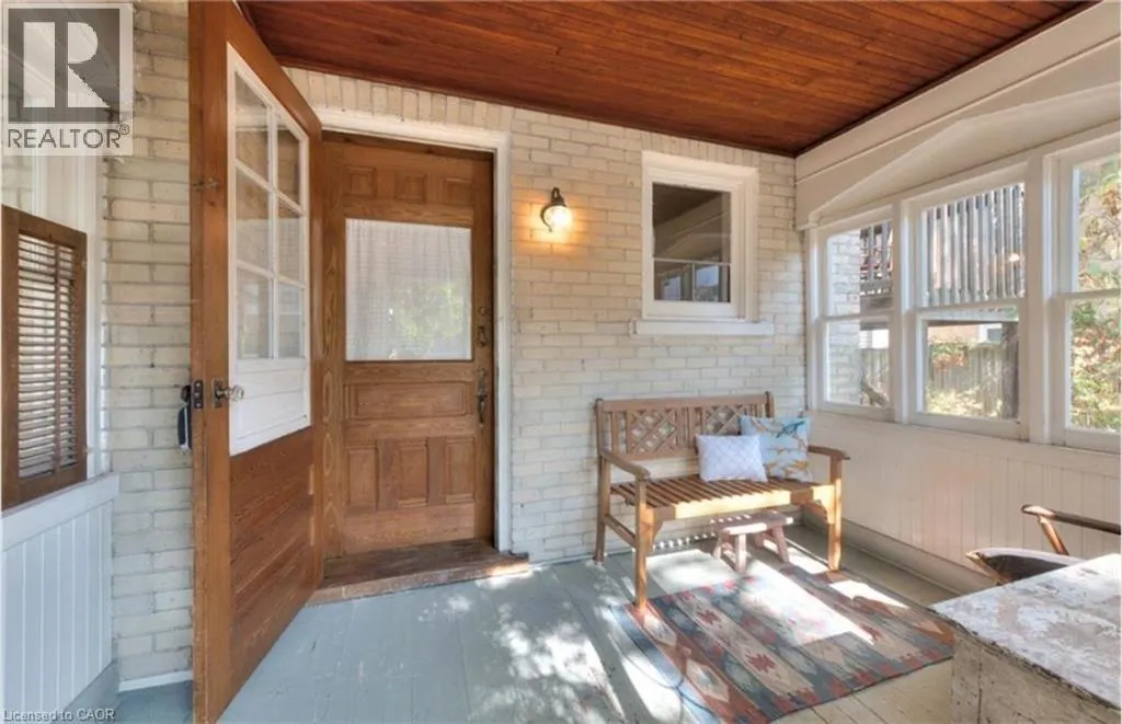 44 ELLEN Street E