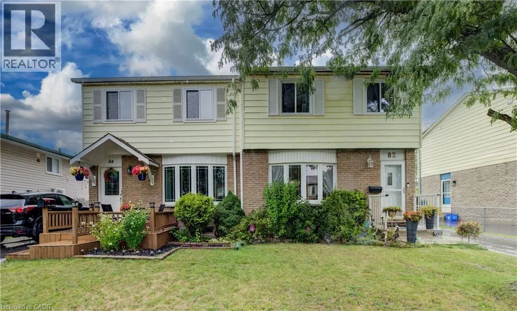 82 TIMBERLANE Crescent