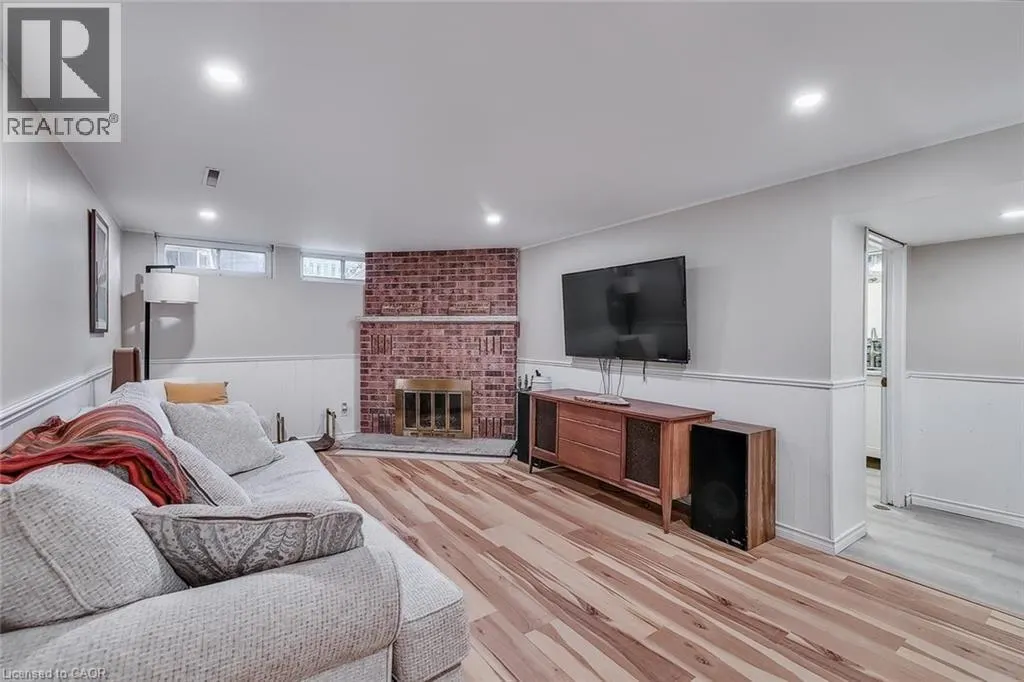 78 DEVERE Drive