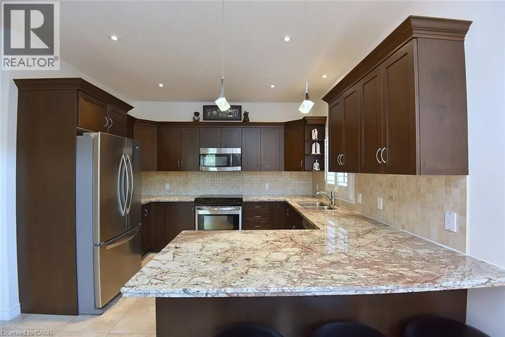 12 DEGROW Crescent