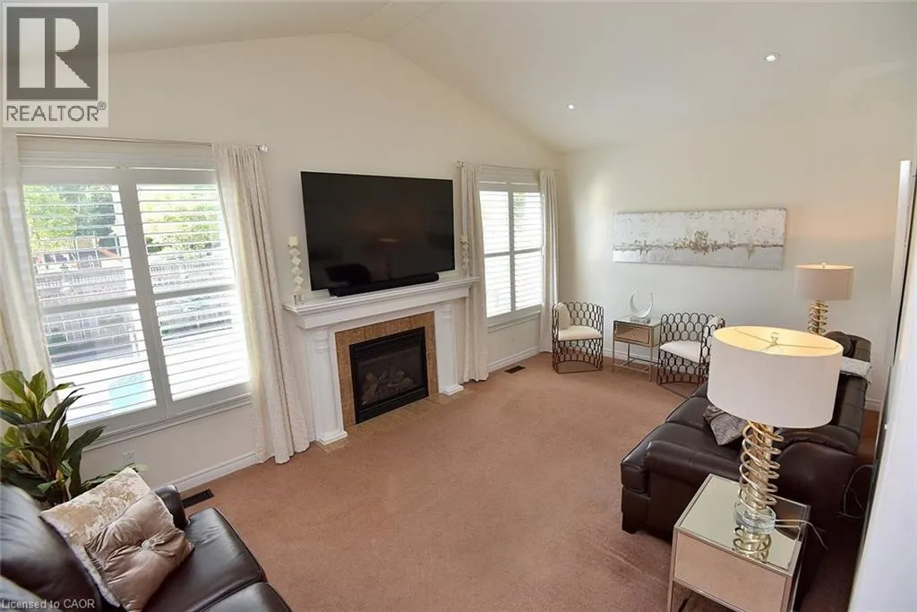 12 DEGROW Crescent