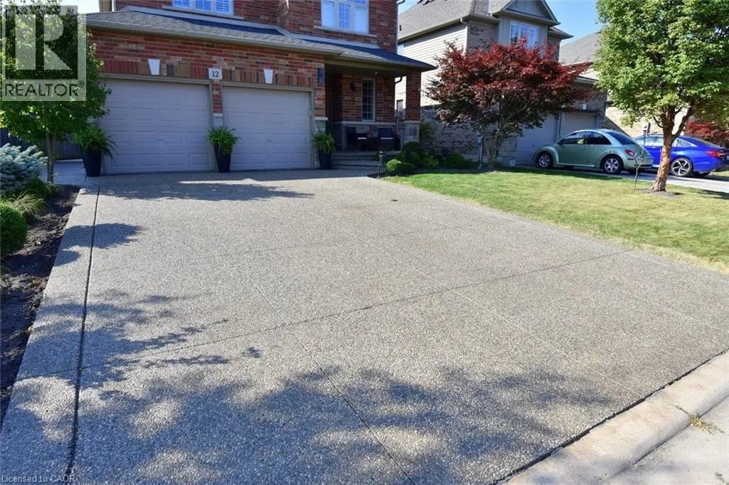 12 DEGROW Crescent