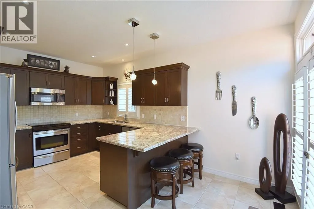 12 DEGROW Crescent