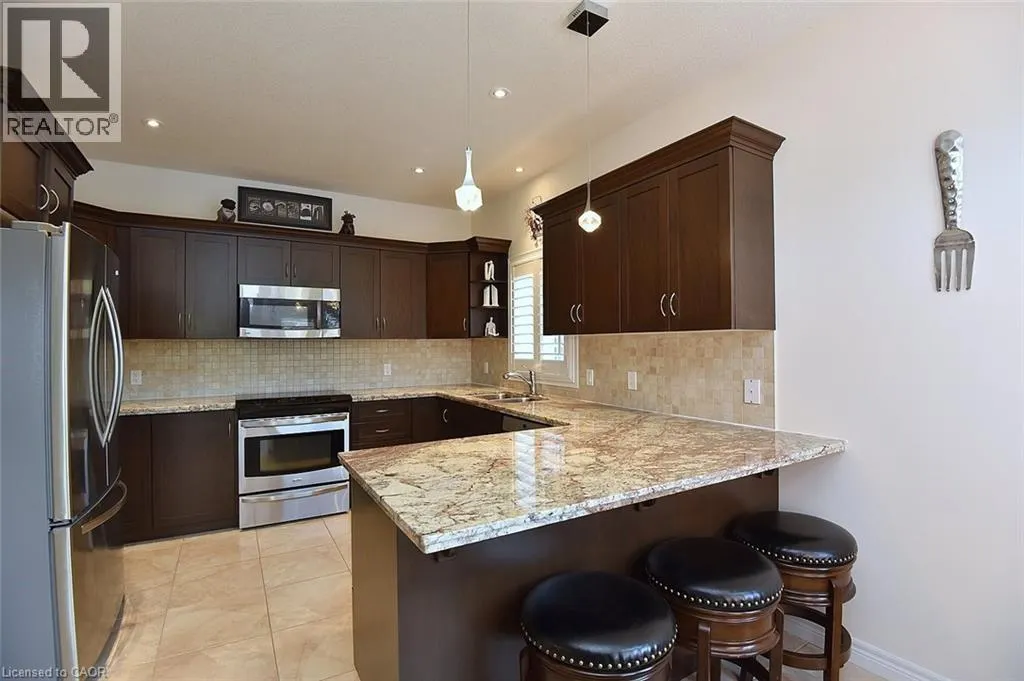 12 DEGROW Crescent