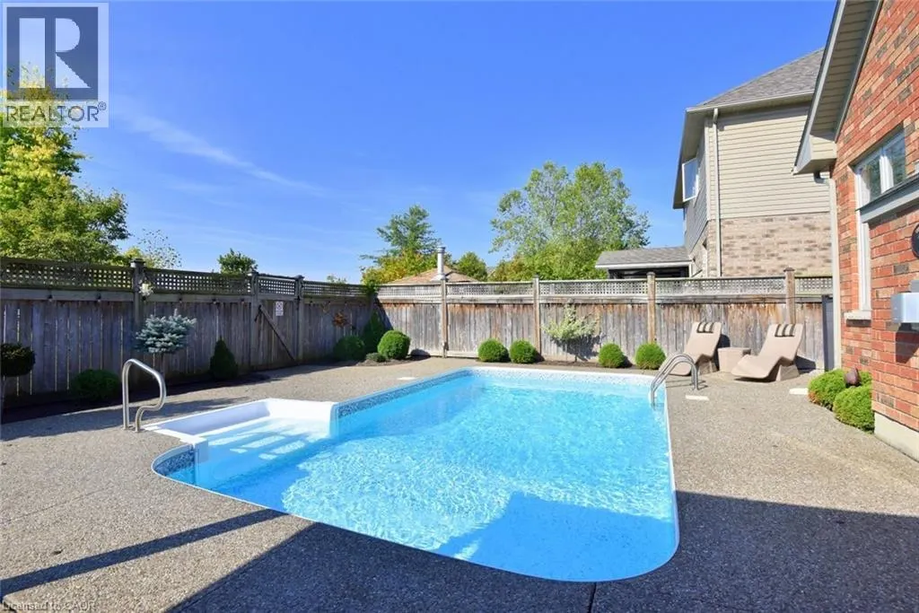 12 DEGROW Crescent
