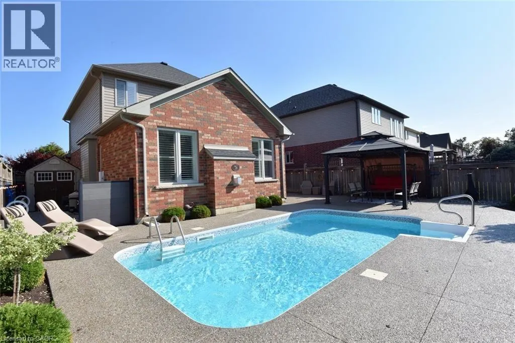 12 DEGROW Crescent