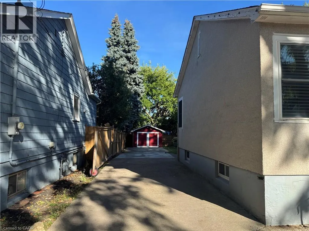 28 LONGFELLOW Avenue