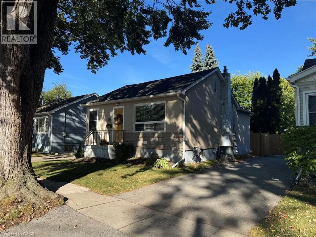 28 LONGFELLOW Avenue