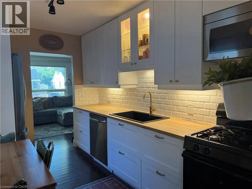 28 LONGFELLOW Avenue