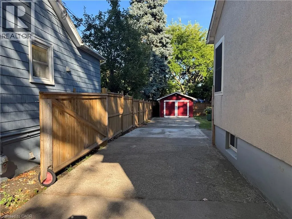 28 LONGFELLOW Avenue