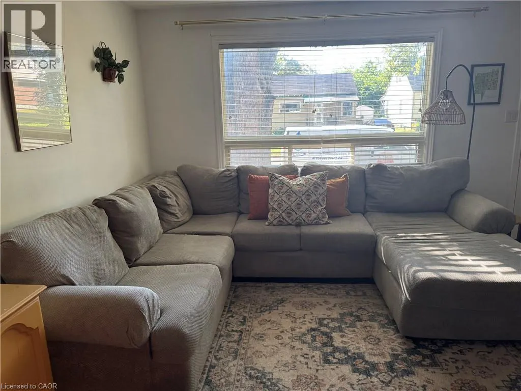 28 LONGFELLOW Avenue