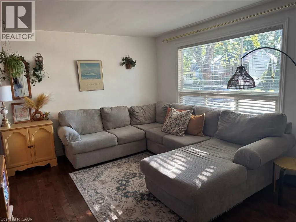 28 LONGFELLOW Avenue