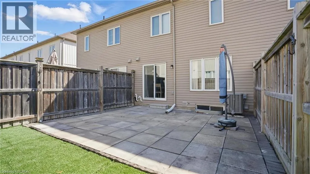 9 LYNCH Crescent