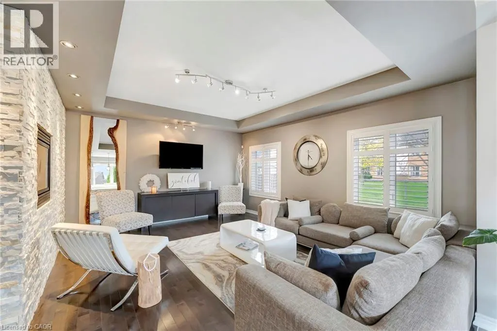 349 VALRIDGE Drive