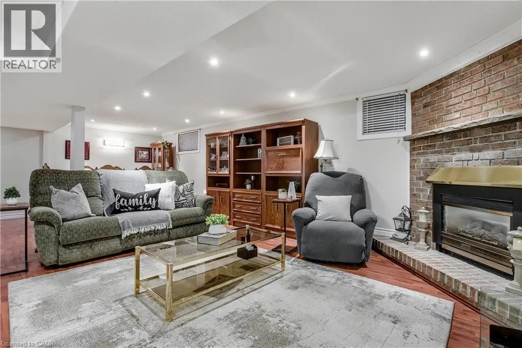 79 GARDINER Drive