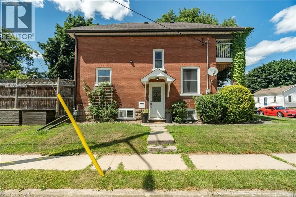 562 LAUREL Street