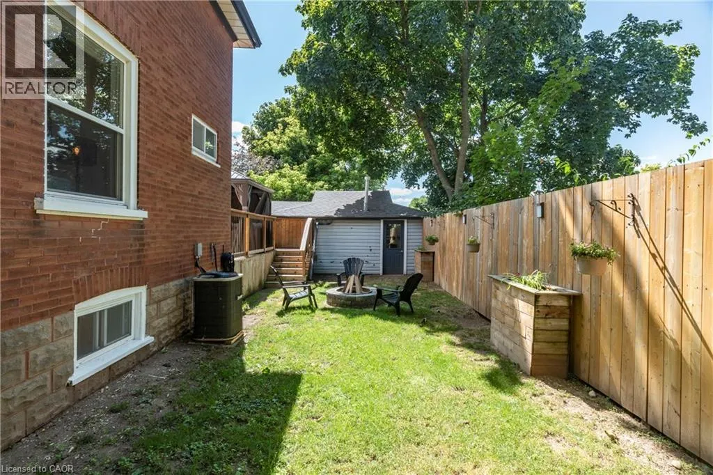 562 LAUREL Street