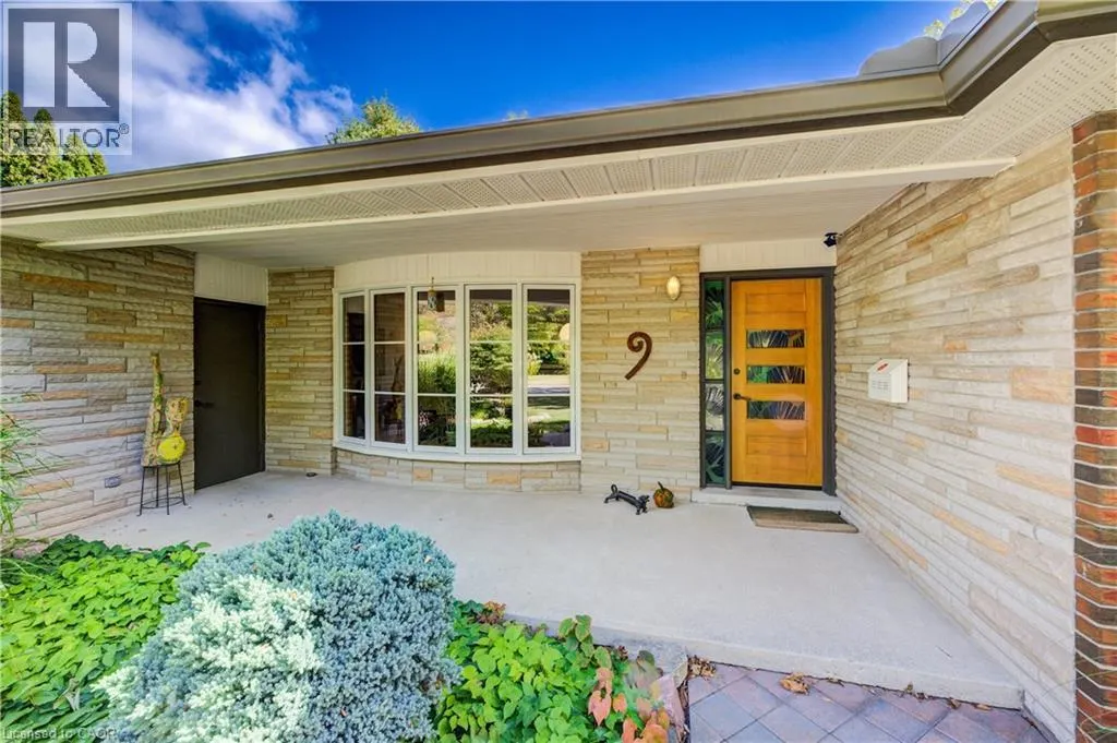 9 MONTICELLO Crescent