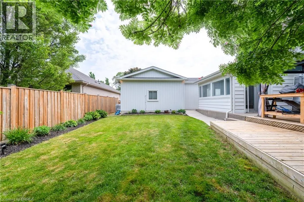 36 GROVE Crescent