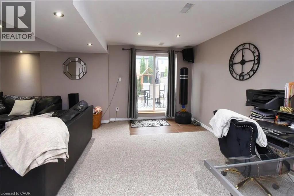 159 THAMES Way
