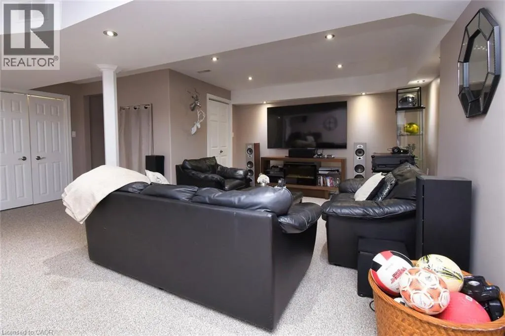 159 THAMES Way