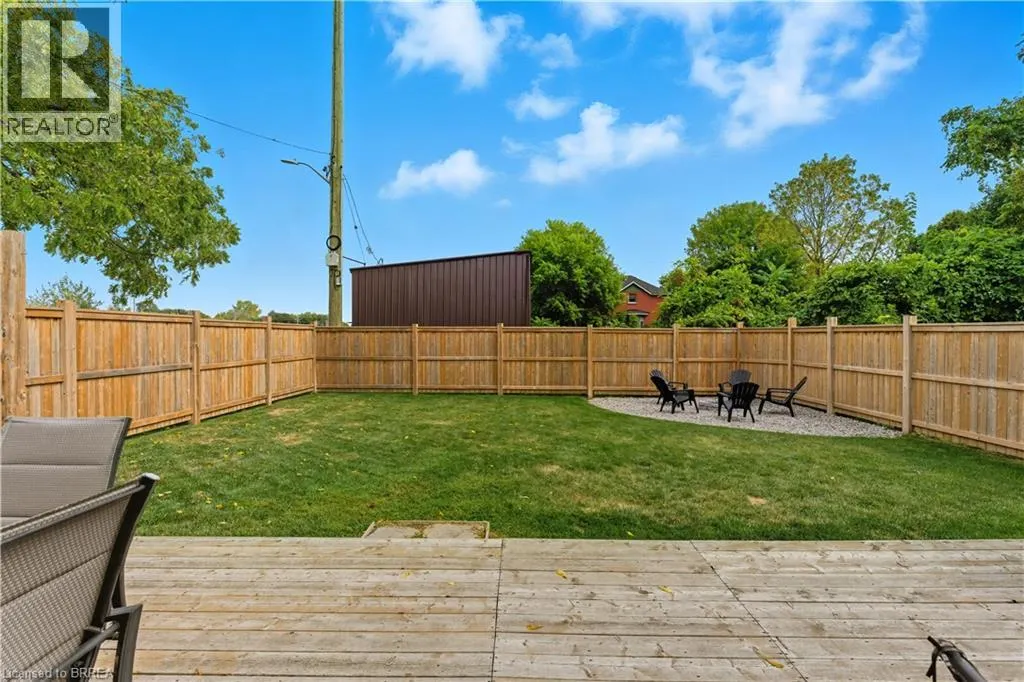 9 CURTIS Avenue S