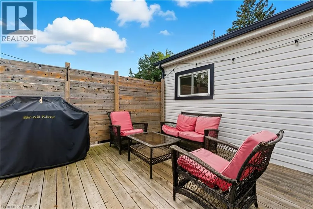9 CURTIS Avenue S
