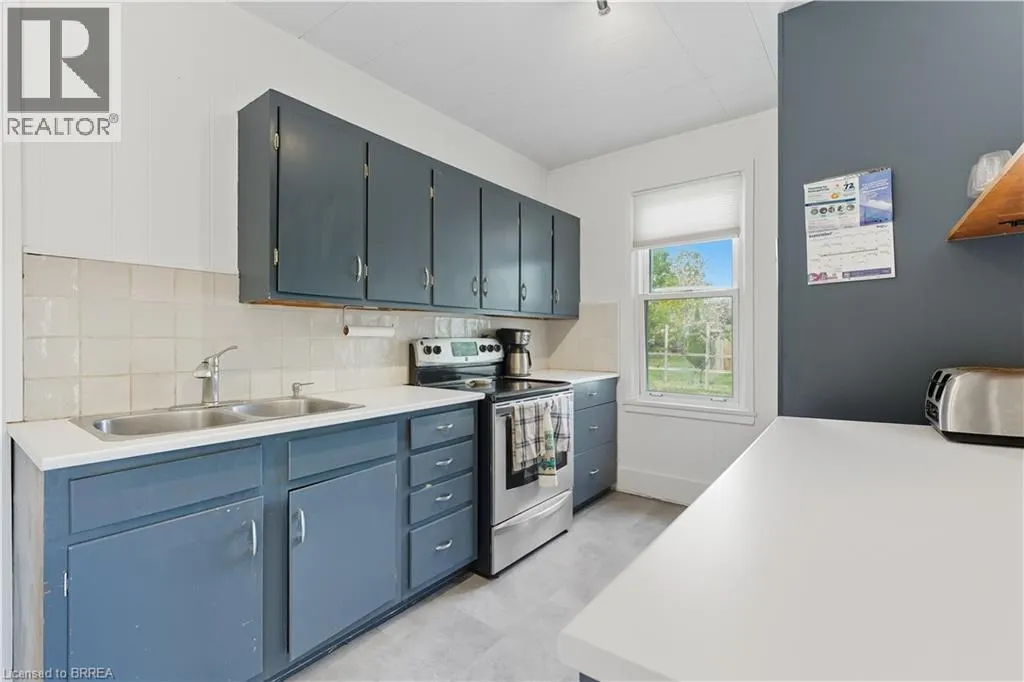 9 CURTIS Avenue S