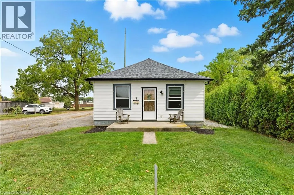 9 CURTIS Avenue S